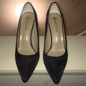 Black pointed toe heels brand new
